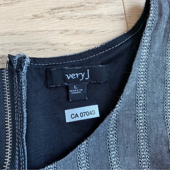 Very J. Grey Striped Dress, 100% Cotton, Mini, Cutouts, Women's US L - Picture 7 of 13